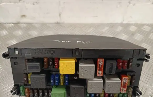Mercedes-Benz CLS C218 X218 Fuse module A2129003714 A2129015404 A2129020706