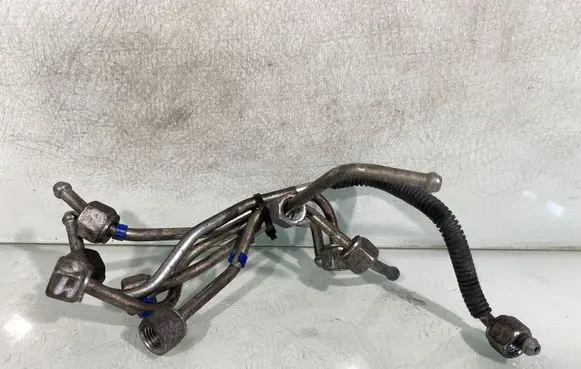 Mazda 6 Fuel injector supply line/pipe 