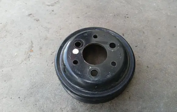 Ford Focus Water pump pulley CM5Q-8509