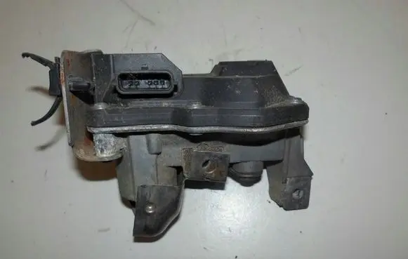 Nissan X-Trail T32 EGR valve 877899u