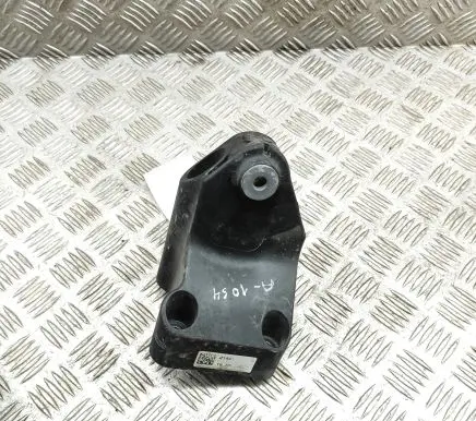 Mercedes-Benz C W205 Engine mounting bracket A6542232200