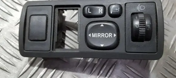 Toyota Avensis T250 Wing mirror switch 183575 84152-05050