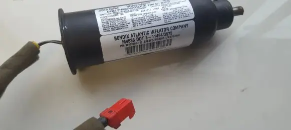 Mitsubishi Space Wagon Passenger airbag e114943575