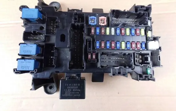 Suzuki Grand Vitara II Fuse box set 9421 3861084F21