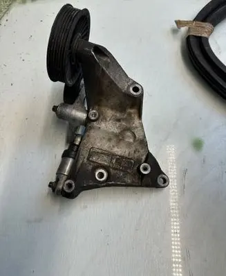 Opel Astra G A/C compressor mount bracket 9202480