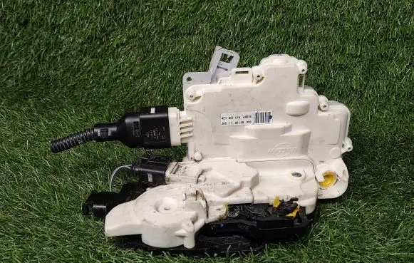 Audi A8 S8 D3 4E Front door lock 4E1837015 4E1837015AB