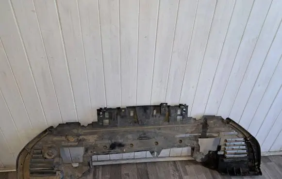 Front bumper skid plate/under tray