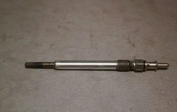 Mercedes-Benz ML W163 Glow plug NKG Y745U 115V