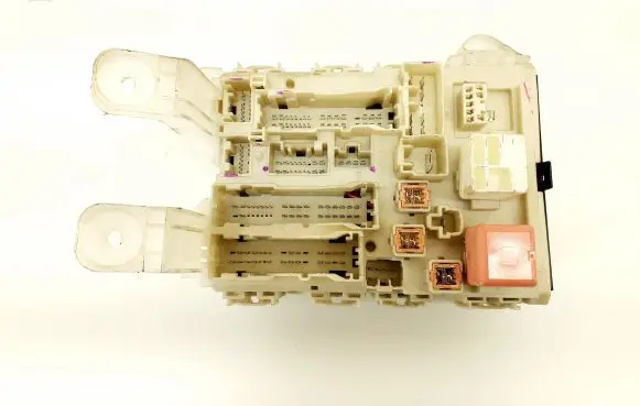 Toyota RAV 4 (XA30) Fuse module 8273042360