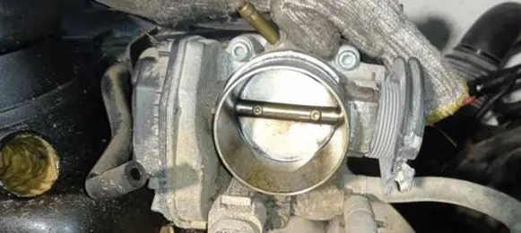 Volkswagen Golf IV Throttle valve 06A133064J