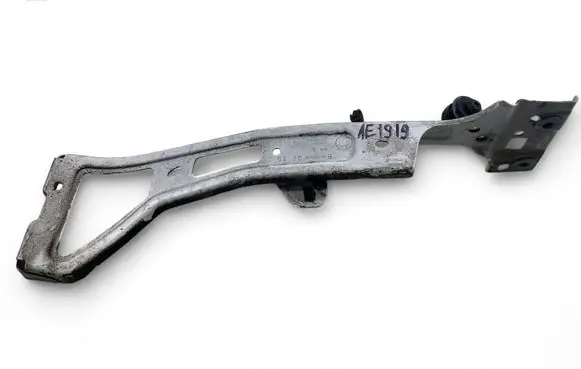 Audi A5 Fender mounting bracket 8W6821131B