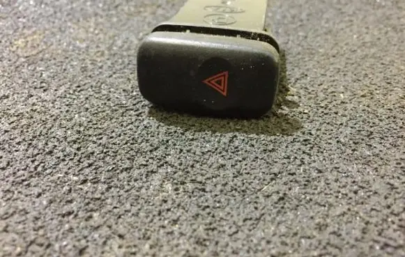 KIA Sedona Hazard light switch