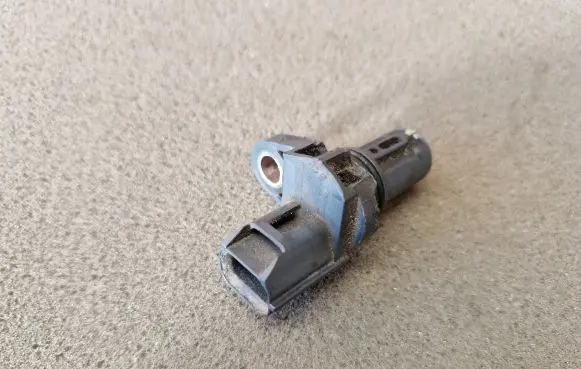 Mitsubishi L200 Camshaft position sensor MR985041