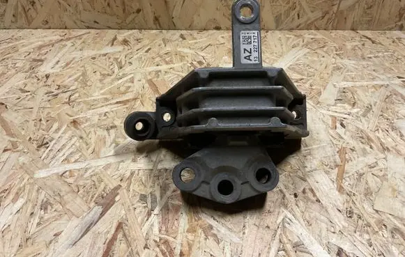 Opel Insignia A Engine mount bracket 13227717