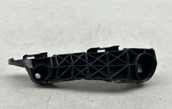 Front bumper mounting bracket