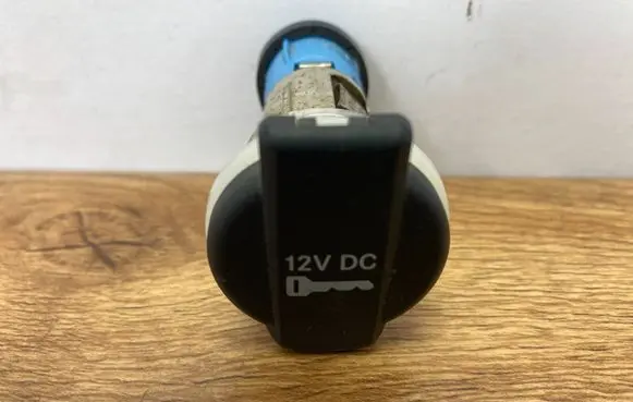 Dodge Challenger Cigarette lighter front GNIAZDOZAPALCHAL