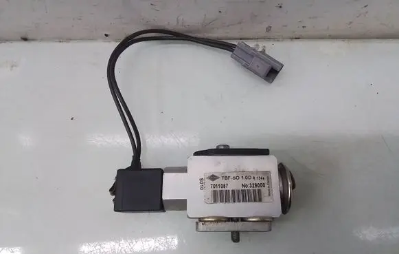 Ford Galaxy Air conditioning (A/C) expansion valve 7011057
