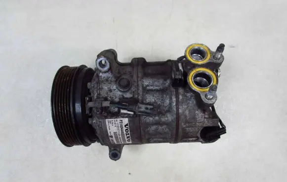Volvo V70 Air conditioning (A/C) compressor (pump) 31404446 52281