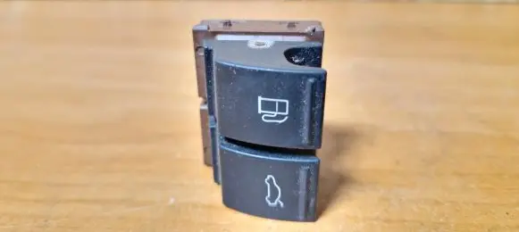 Volkswagen PASSAT B6 Fuel tank opening switch 3c0959903b