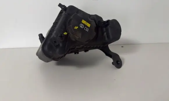 Coolant expansion tank/reservoir