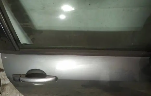 Suzuki Swift I Front door glass trim molding 
