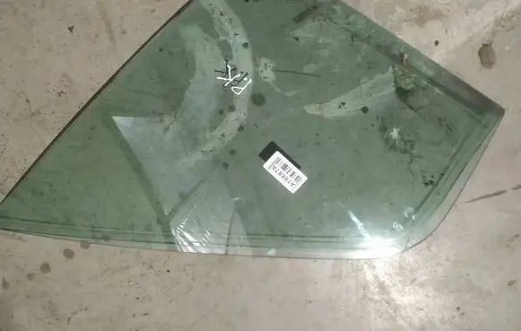 Renault Scenic I Front door vent window glass four-door as2