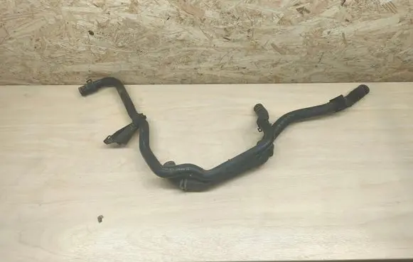 Engine coolant pipe/hose