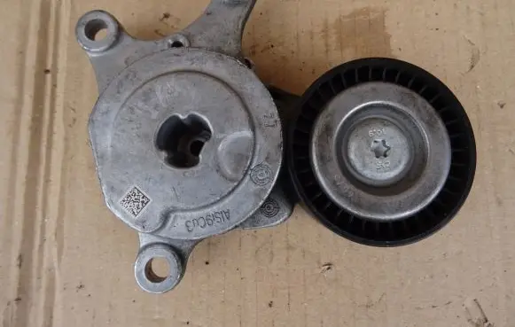 Mercedes-Benz A W176 Generator/alternator belt tensioner A2702000370