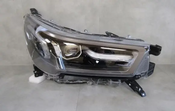 Toyota Hilux VIII Headlight/headlamp
