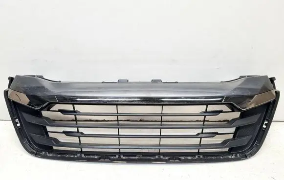 Isuzu D-Max Front bumper upper radiator grill