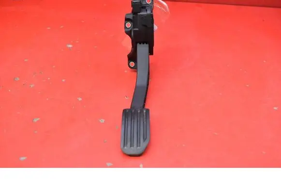 Volvo S60 Accelerator throttle pedal 31329061