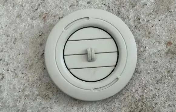Chrysler Grand Voyager V Air vent grill in roof 