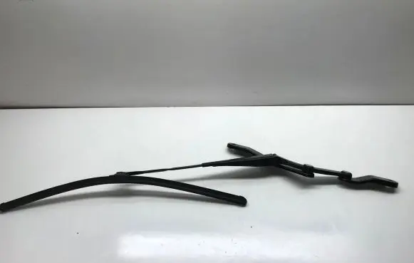 Mercedes-Benz C W204 Windshield/front glass wiper blade A2048200444
