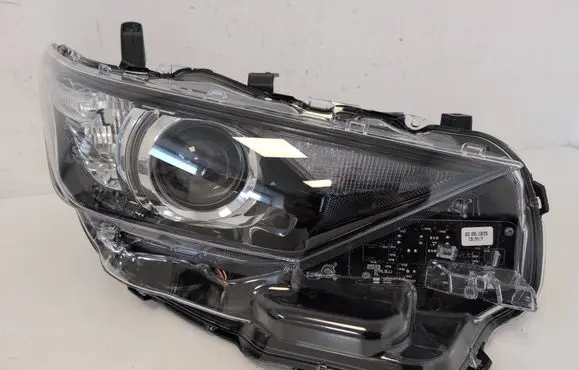 Toyota Auris E180 Headlight/headlamp 8111002K30