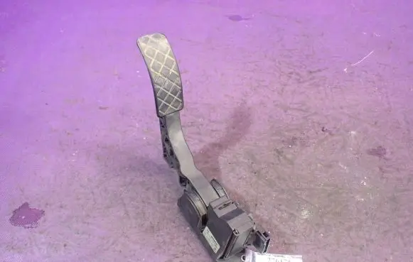 Volkswagen Polo Accelerator throttle pedal 6q1721503D