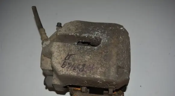 BMW 5 E39 Front brake caliper