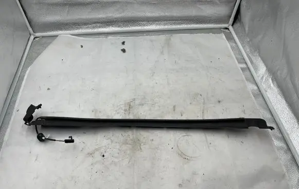 Chrysler Town u0026 Country V Tailgate trim 68111380
