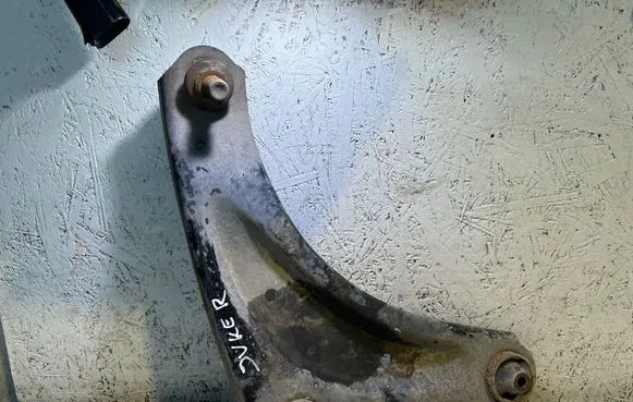 Nissan Juke I F15 Front lower control arm/wishbone