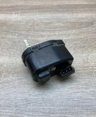 Volkswagen Golf III Headlight level adjustment motor 1H0941295 004375