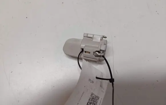 Volvo V70 Tail light bulb cover holder