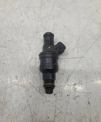 Audi A4 S4 B5 8D Fuel injector 058133551