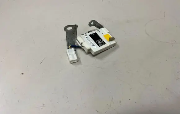 Toyota Prius (XW20) Door central lock control unit/module 8999247020