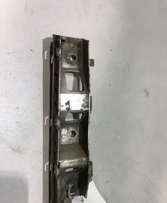 Volkswagen PASSAT B6 Front bumper mounting bracket