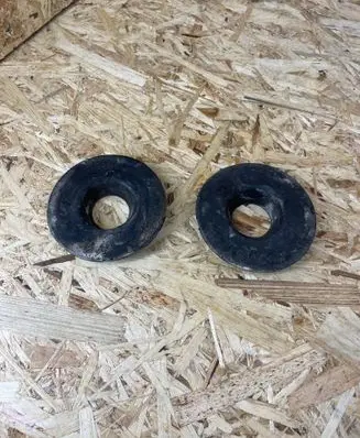 Volkswagen PASSAT B6 Rear coil spring rubber mount 1K0512149b
