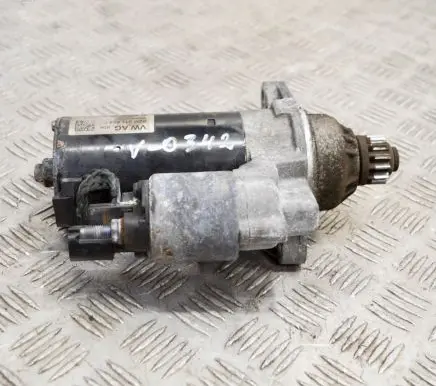 Volkswagen PASSAT B7 Starter motor 0001153009 0001153010