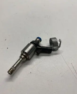Audi A4 S4 B8 8K Fuel injector 06H906036G