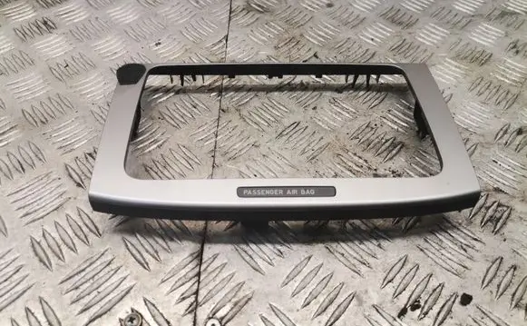 Volkswagen PASSAT B6 Radio/GPS head unit trim 3c0858069m