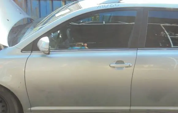 Toyota Avensis Verso Front door