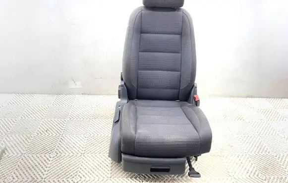 Volkswagen Touran I Front passenger seat 