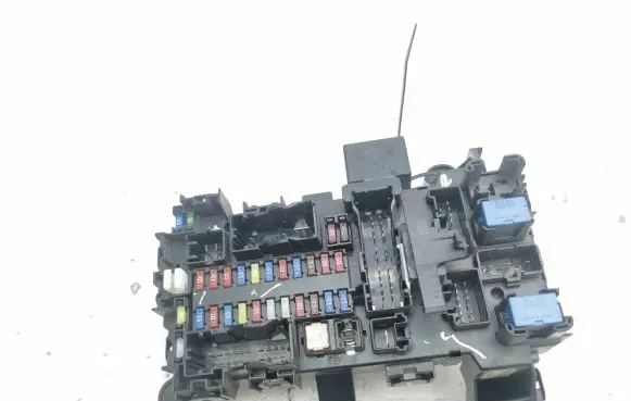 Suzuki Grand Vitara II Fuse module 01640G27
